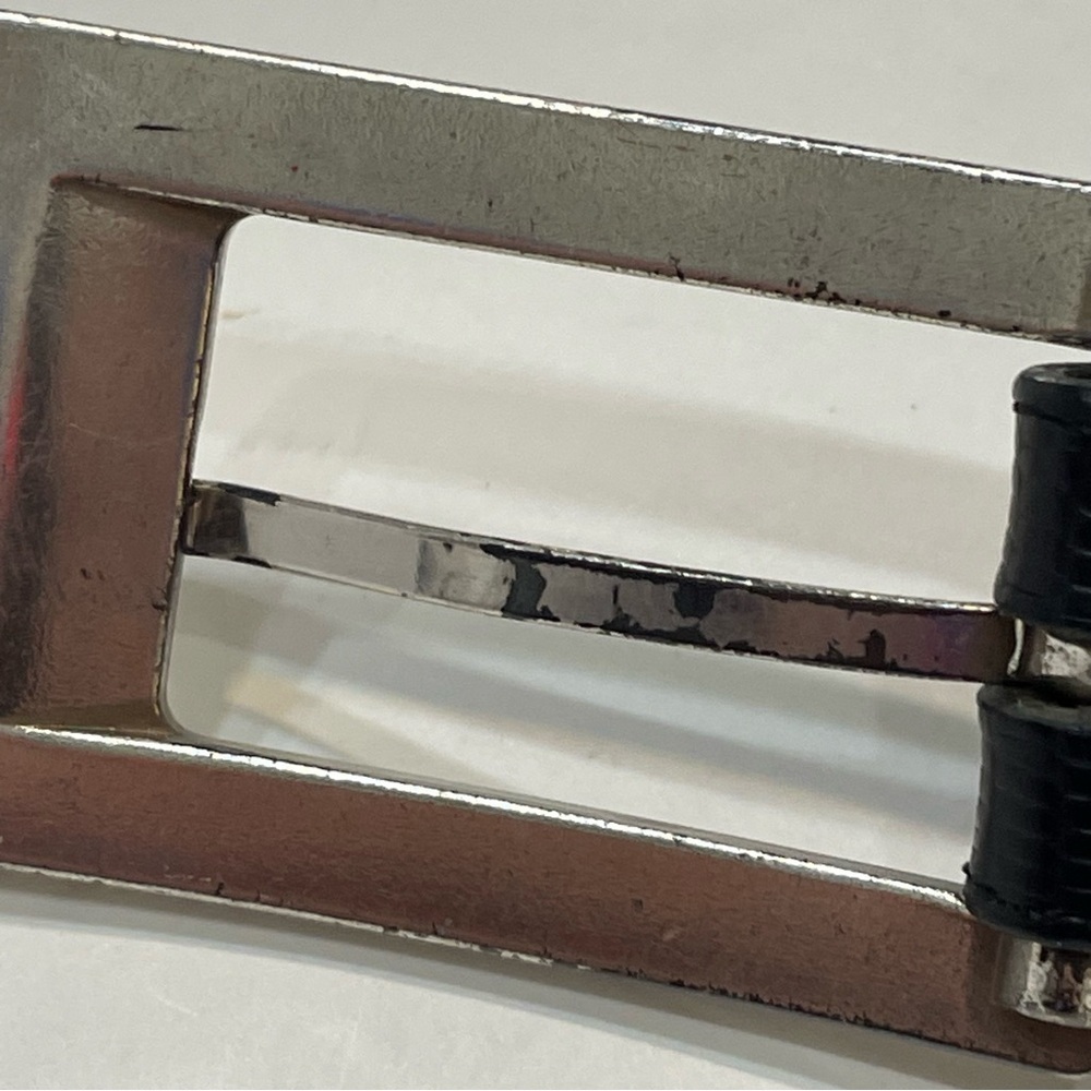 Brighton Ladies Leather Belt with Sleek Design. Pre-owned. Buckle has scratches. - Picture 7 of 11